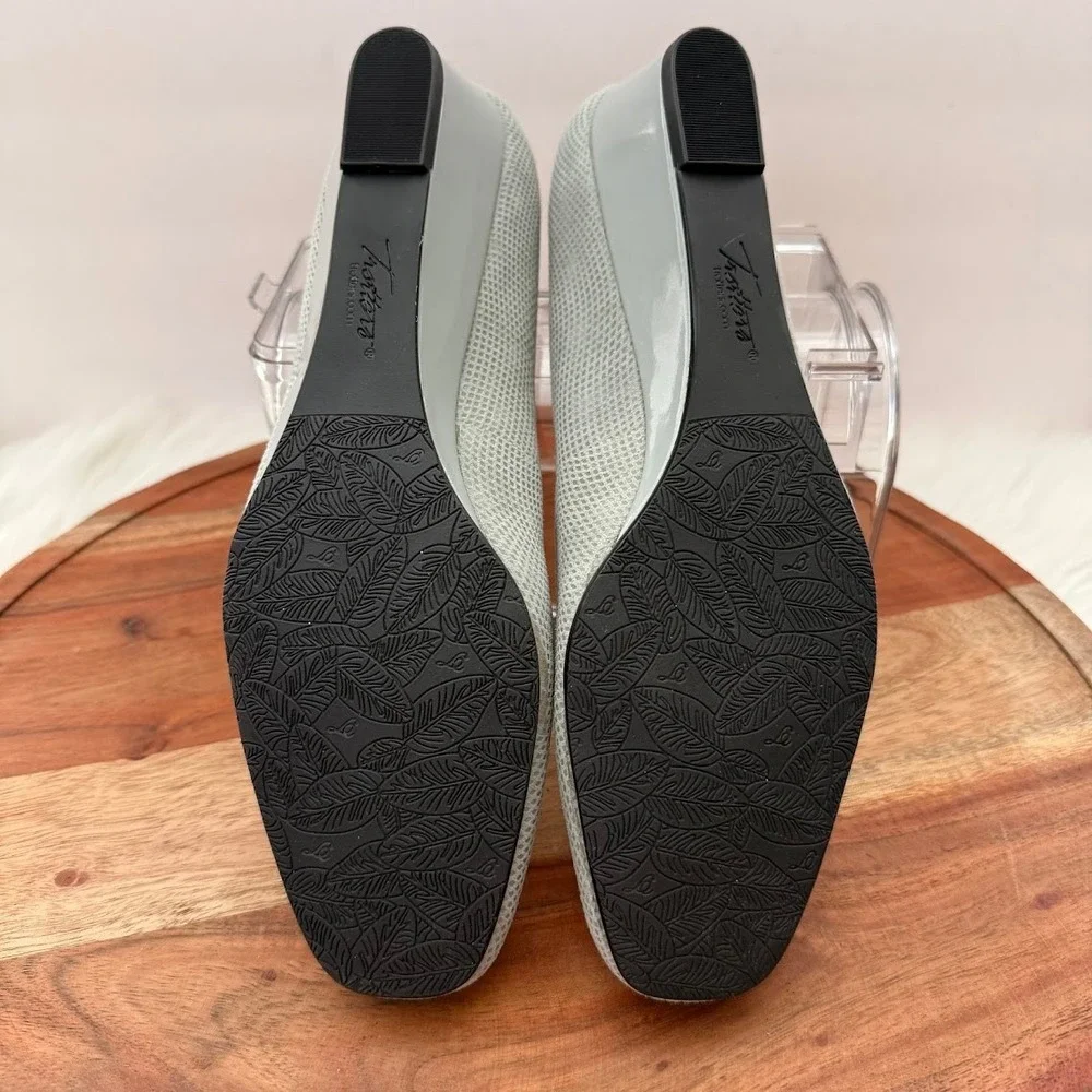 Trotters Lauren Light‎ Grey 3D Textured Leather Wedge Pumps Mens 9N T1110-073